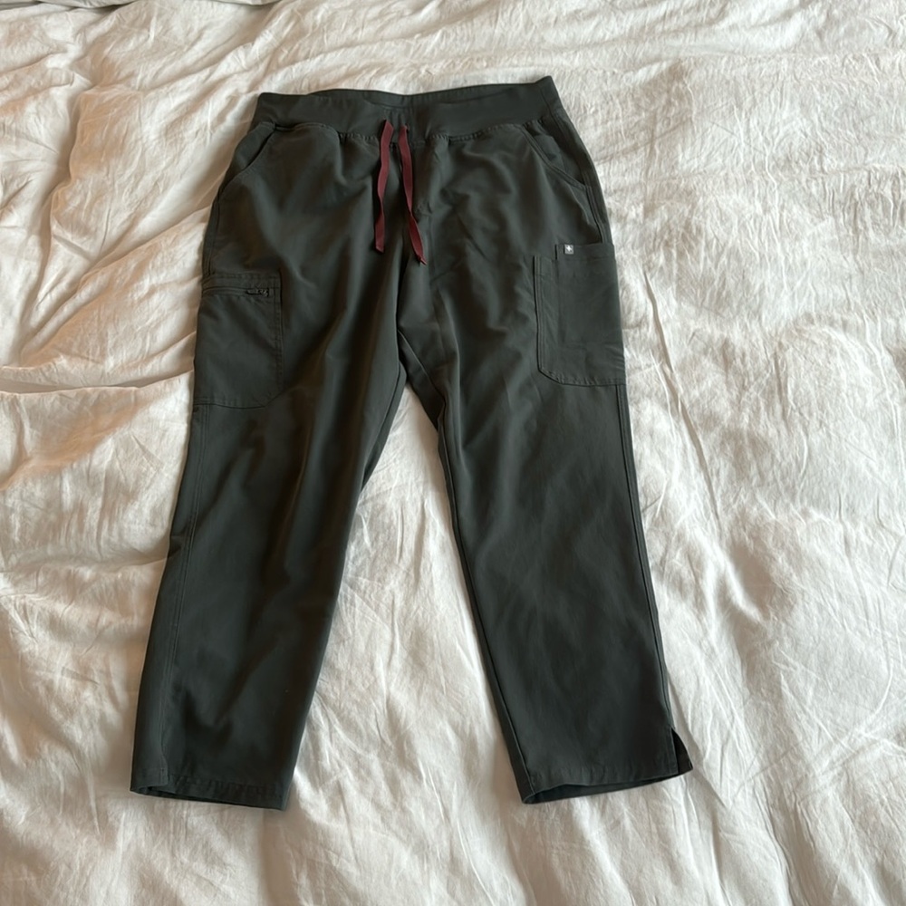 Figs slim leg scrub pant